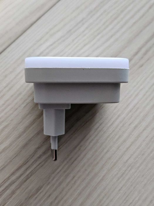 Lampka nocna LED z czujnikiem światła, zasilanie sieciowe, do gniazdka