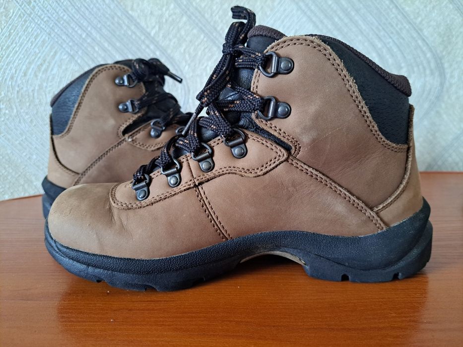 Ботинки розмір 36 в подарунок віддам куртку zara