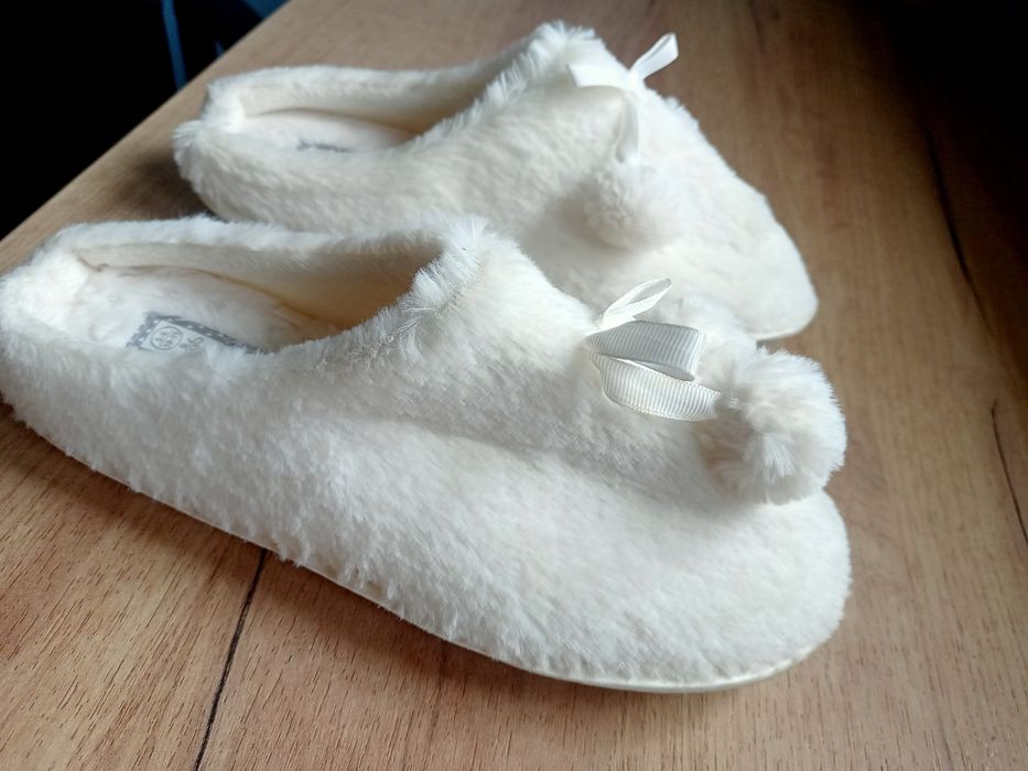 Piękne kapcie Love to lounge 38-39 nowe