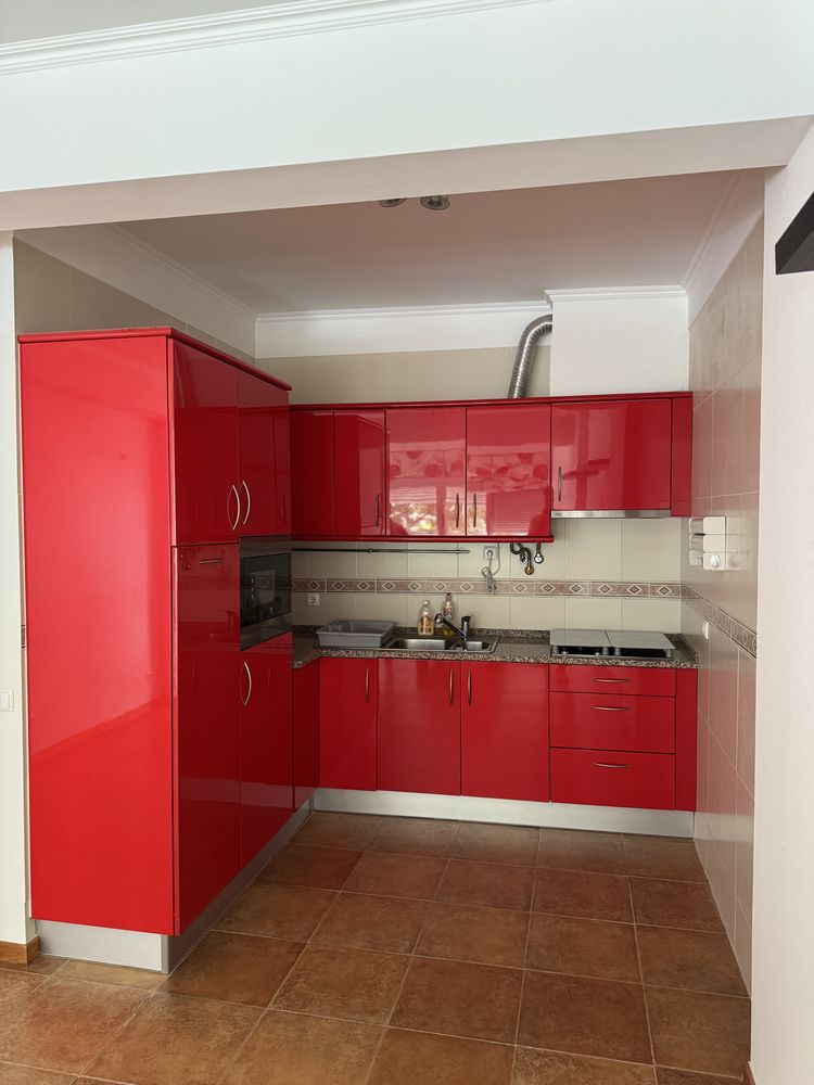 Cozinnha vermelha completa