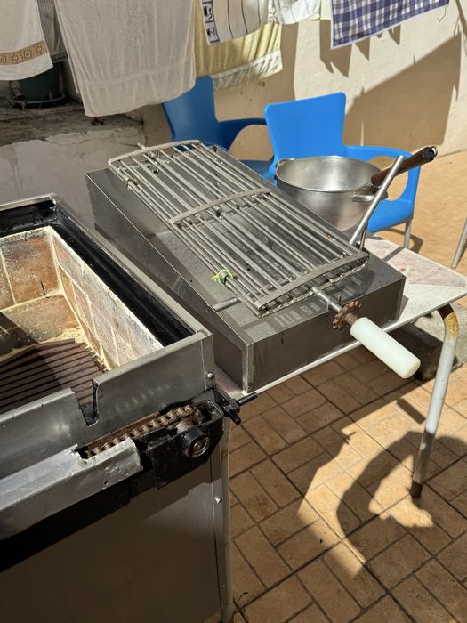 Churrasqueira grelhador rotativo a carvao para frango entrecosto