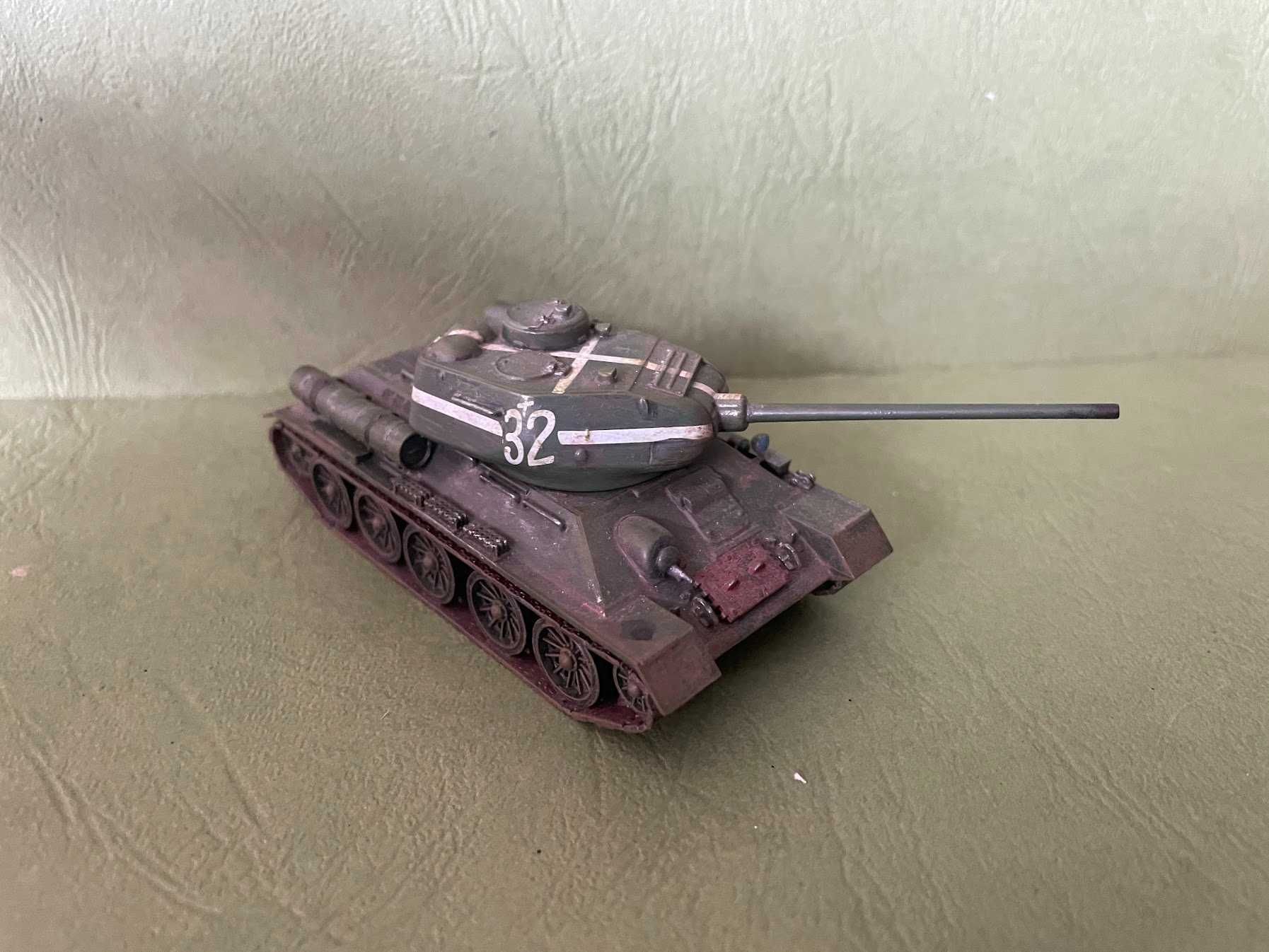 T-34/85  - model w skali 1/72