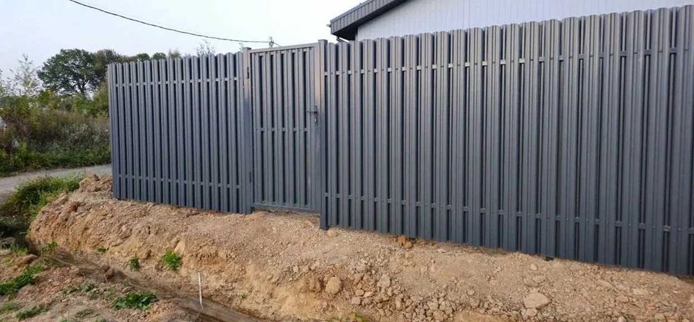 Заборы и металлоконструкции: навесы, вольеры, бытовки монтаж