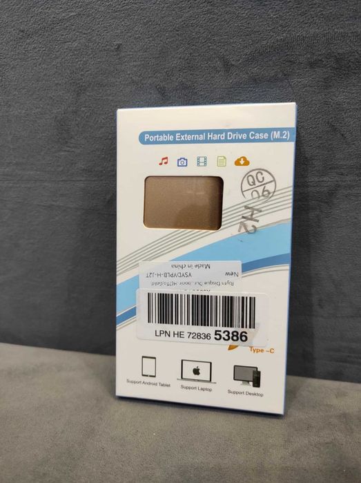 Dysk zewnętrzny HDD 2TB z kablem.