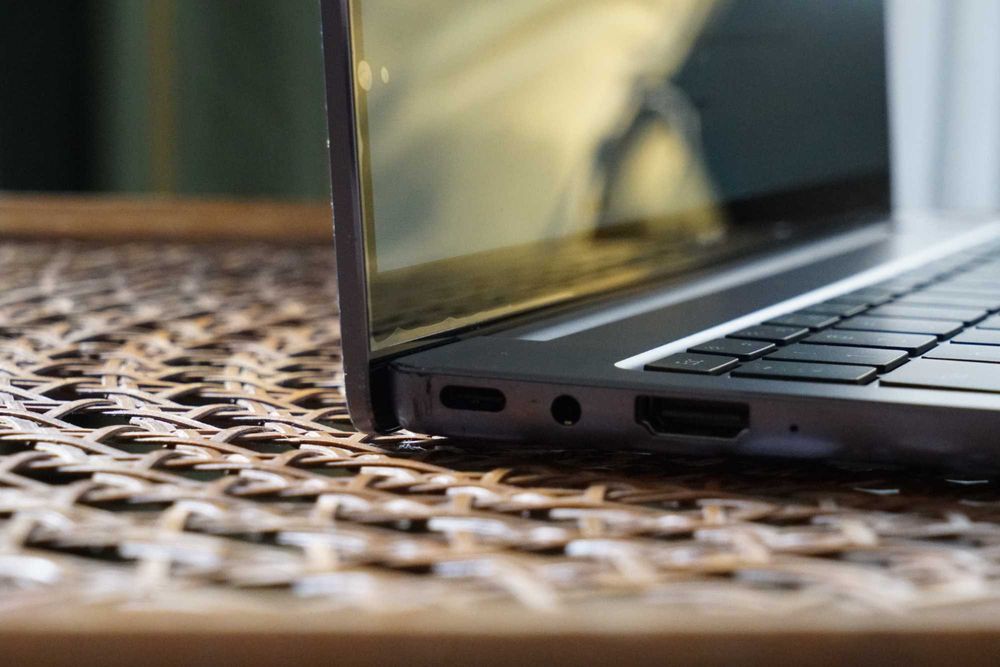 zobacz Huawei Matebook AMD R7 14" z rysą