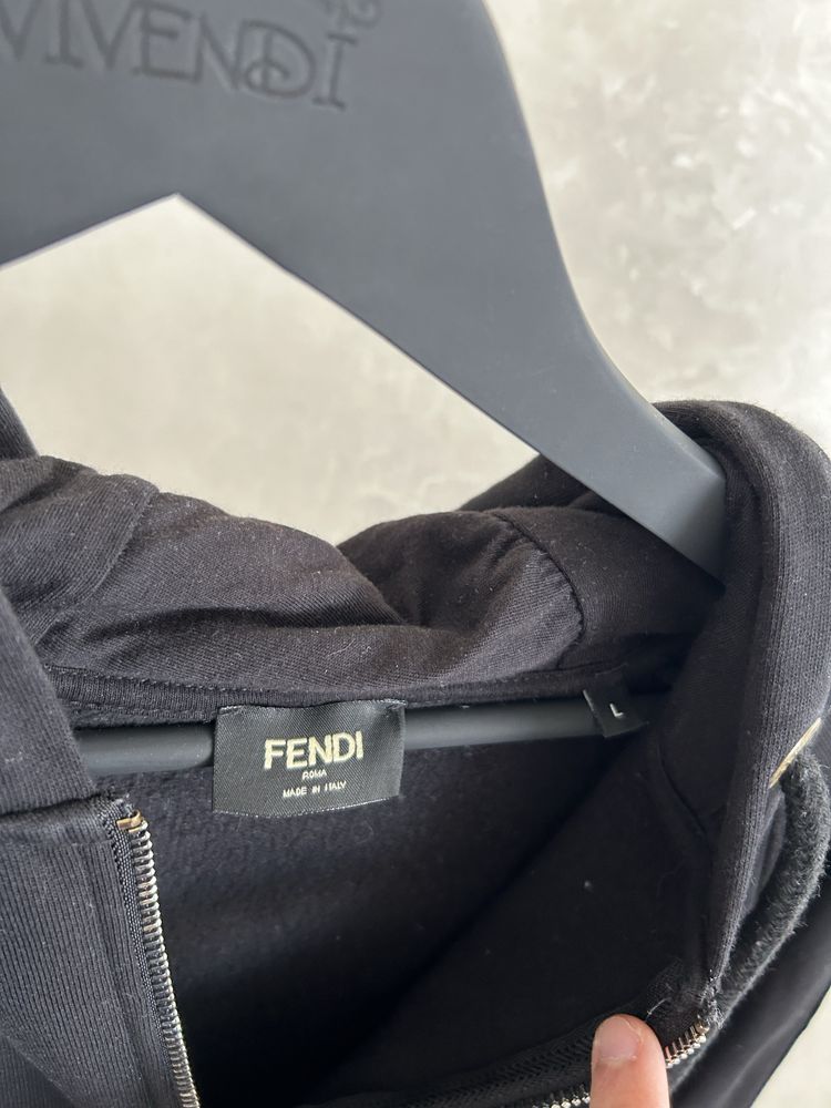 Зіпка Fendi