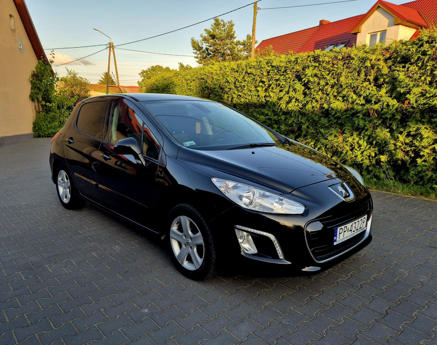 Peugeot 308 1.6 HDI 2013R bogate wyposażenie oszczędny bez wkładu