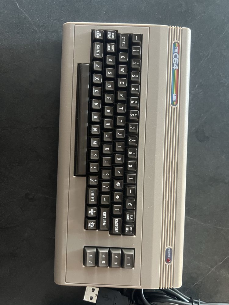 Konsola retro the C64 mini