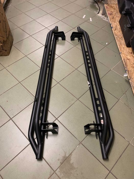 Stalowe progi boczne Wrangler JLU 4 Drzwi (2018+)