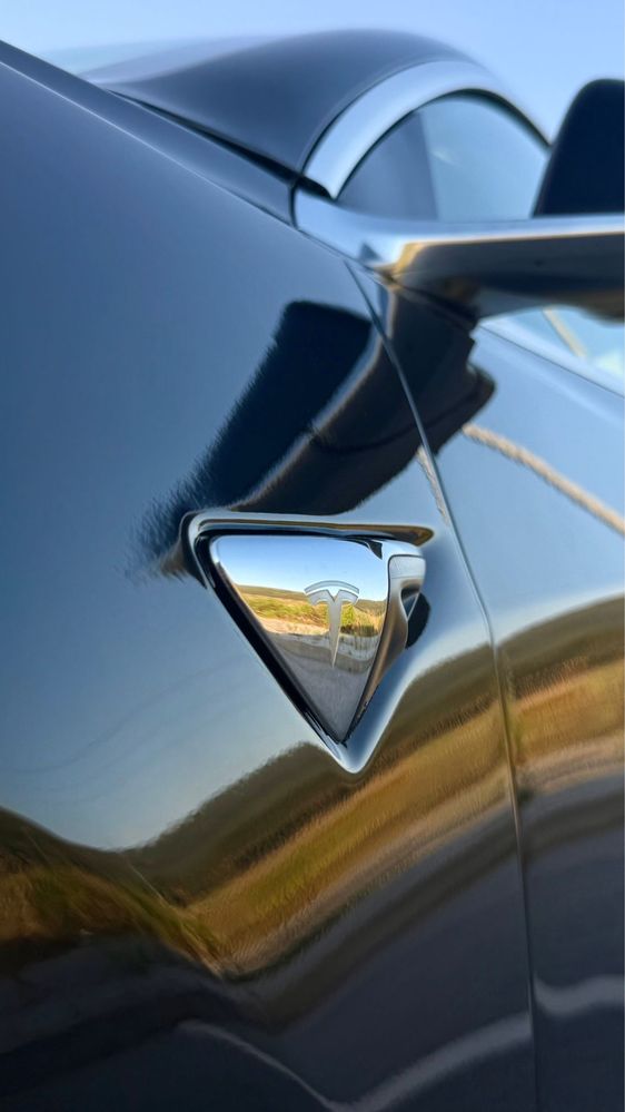 Tesla Model 3 - tração traseira - 45 mil km