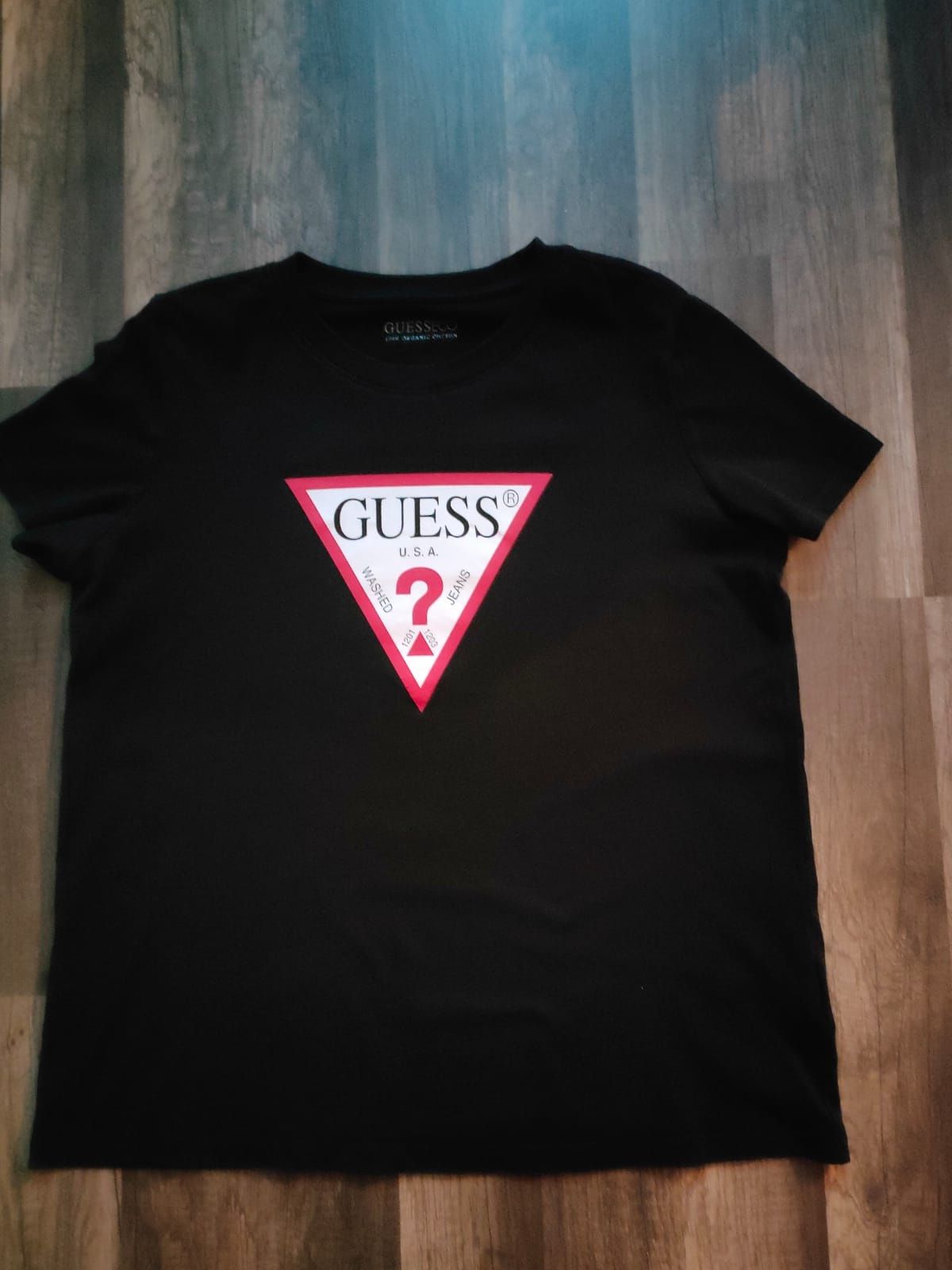 Świetny t-shirt GUESS super stan.