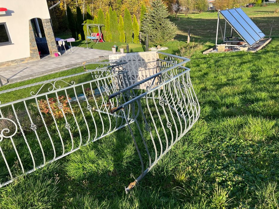 Barierka balkonowa i okno