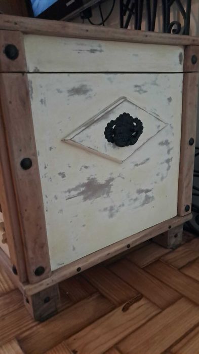 Arca de madeira recuperada