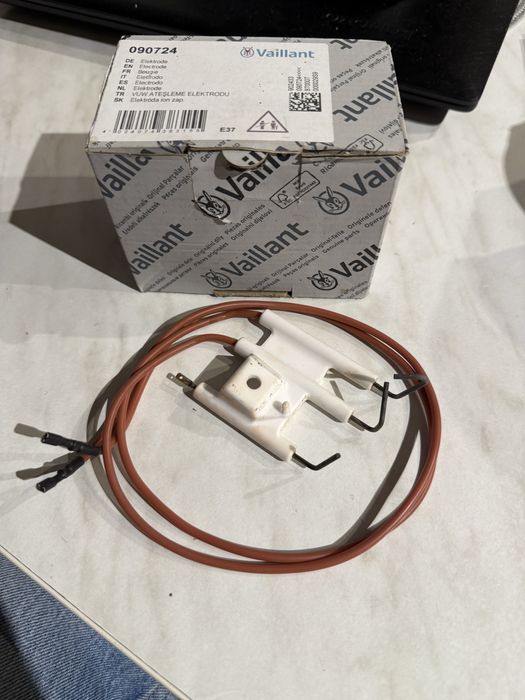 Elektroda jonizacyjno zapłonowa Arley - Vaillant 090724, piec, OEM
