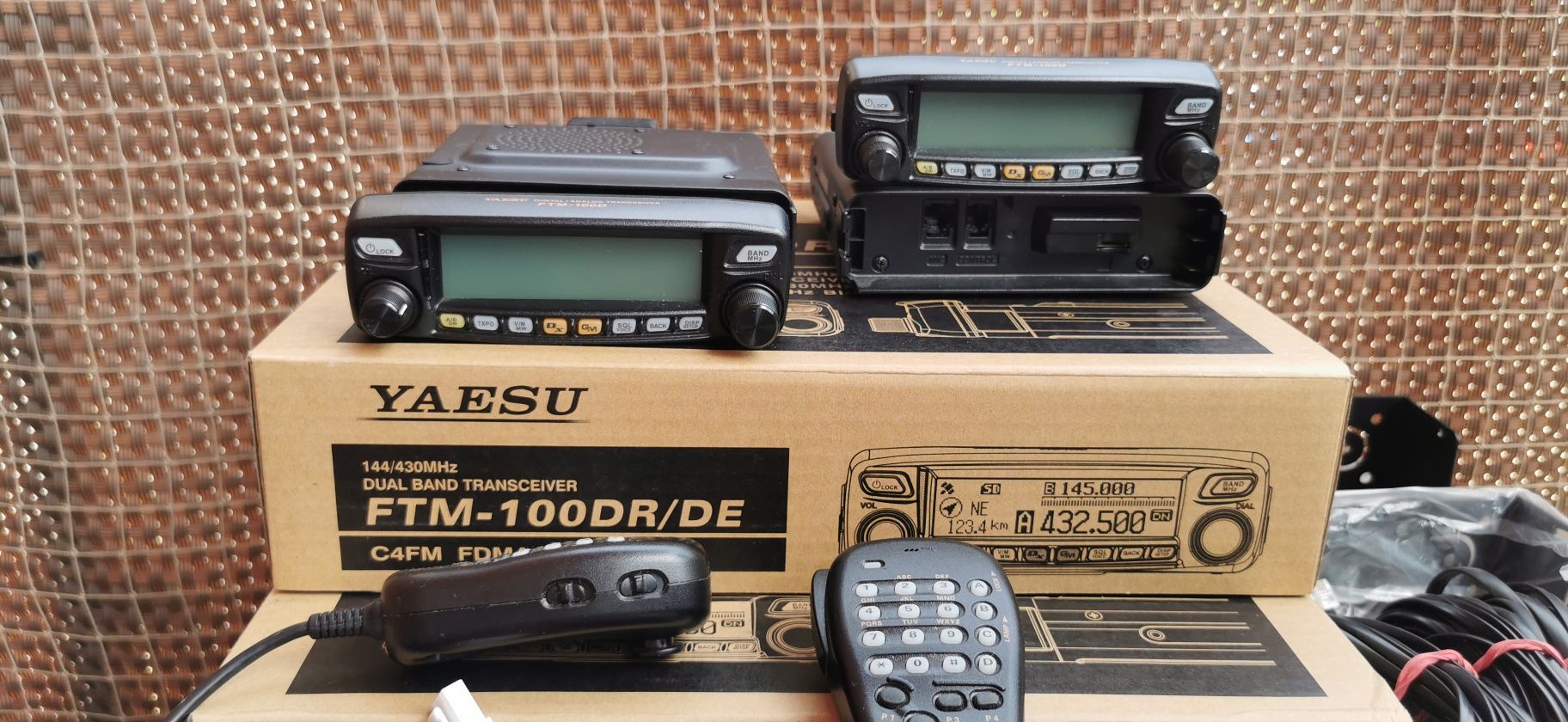 2 radiotelefony TRX YAESU FTM-100DE bogaty zestaw stan bardzo dobry