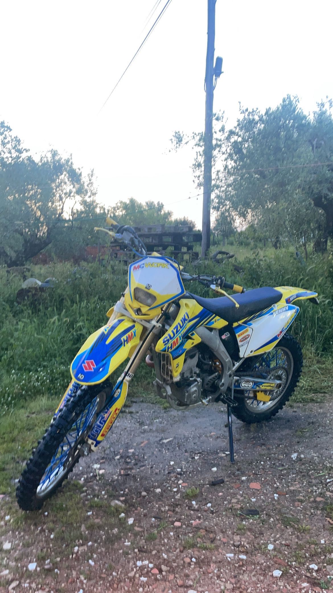 Vendo mota suzuki Rmz 250