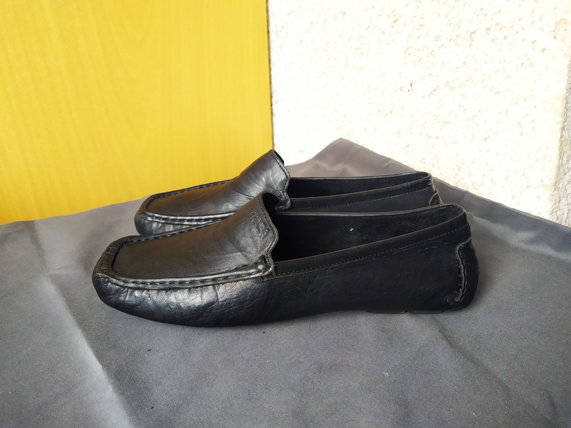 Оригинальные лоферы макасины от Prada р.40