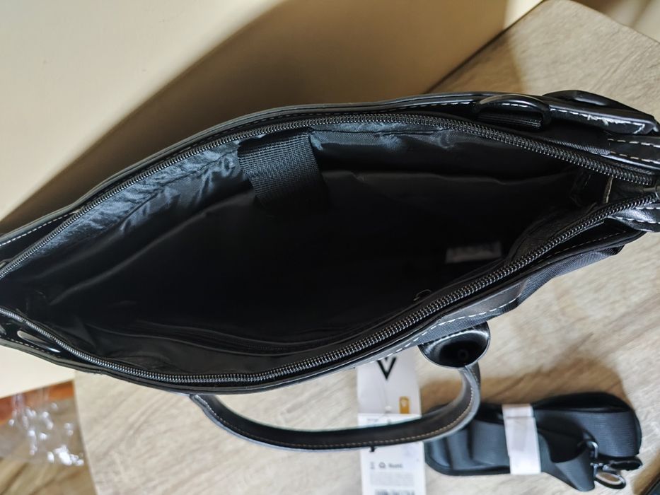 Torba na laptopa 14,1 firmy Accura, nowa z metką, w środku przegrody,