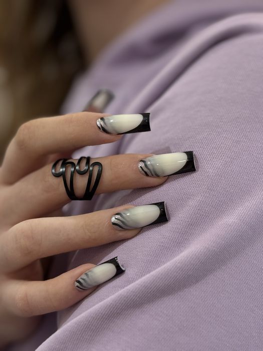 Manicure hybrydowy z sercem.Rzeszów – Centrum