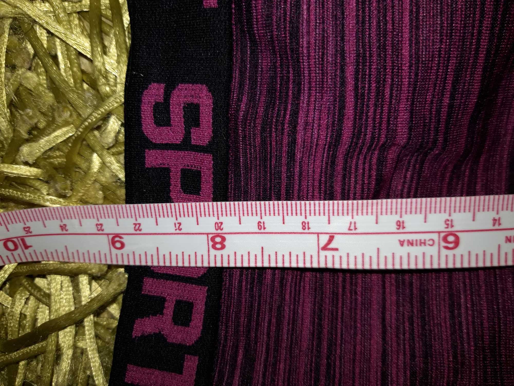 Top desportivo preto e rosa choc elástico em ótimo estado