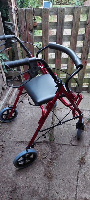 Chodzik dla osoby starszej.