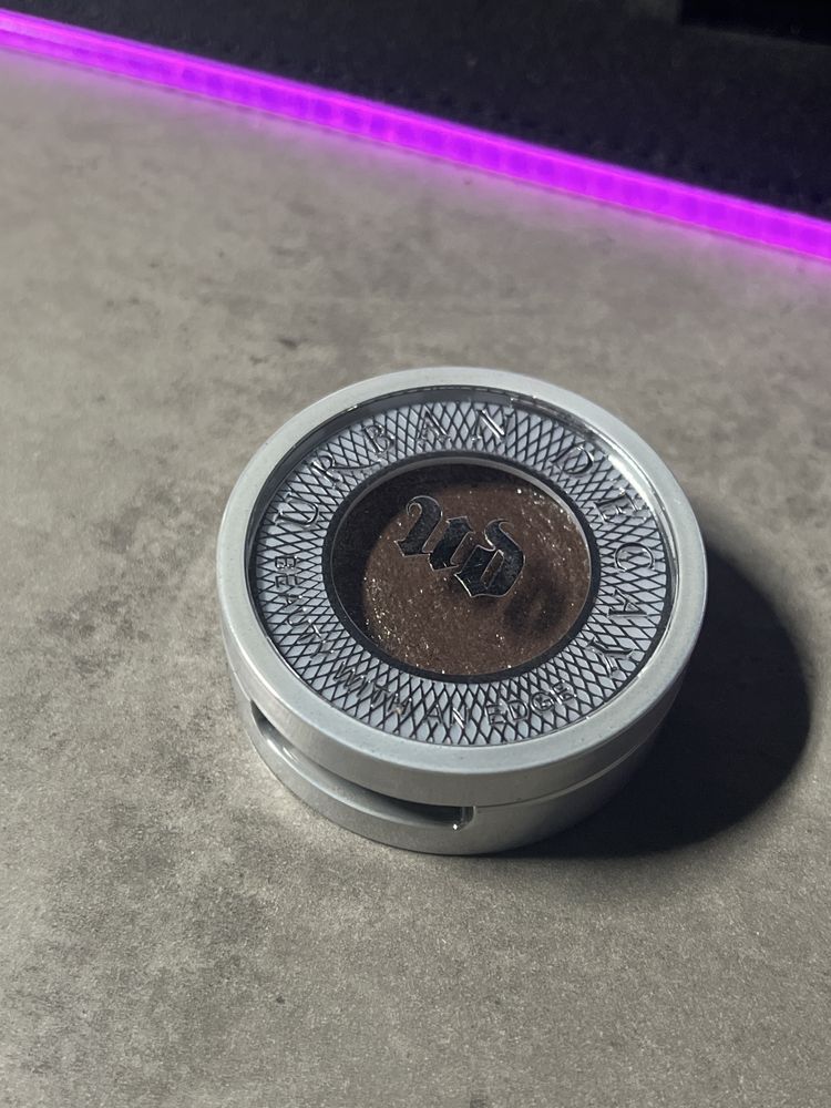 Urban Decay UD Moondust mono eyeshadow cien do powiek Diamond Dog