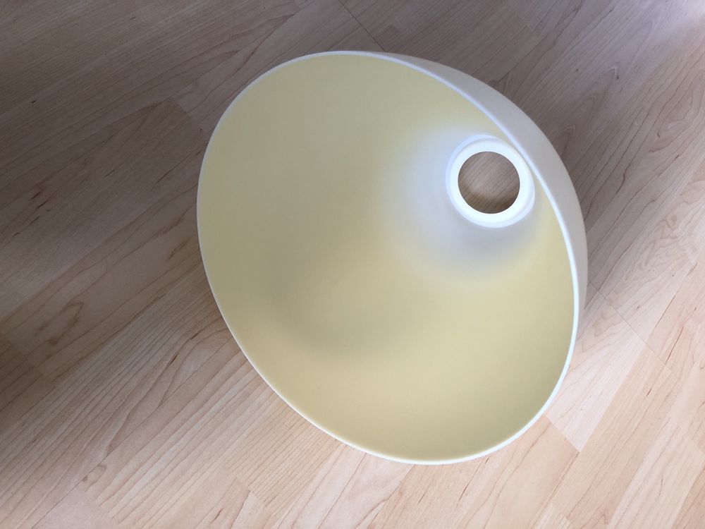 Klosz do lampy wiszącej marki IKEA, plastikowy