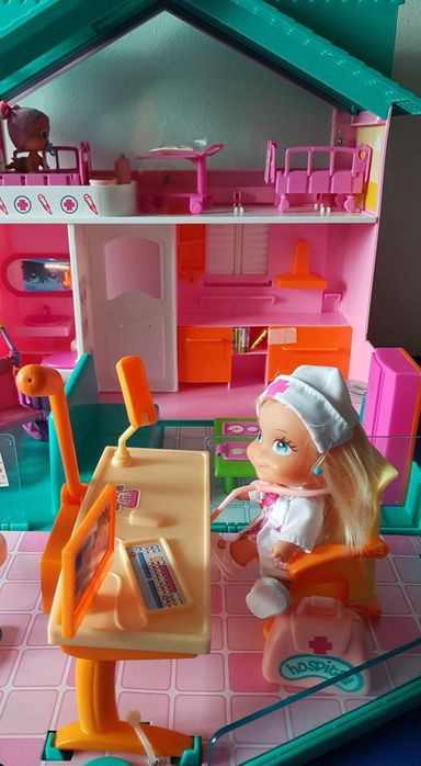 Boneca e acessórios