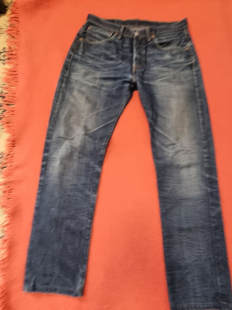 Jeansy LEVIS 501. w pasie 88 cm mocne i klasyczne