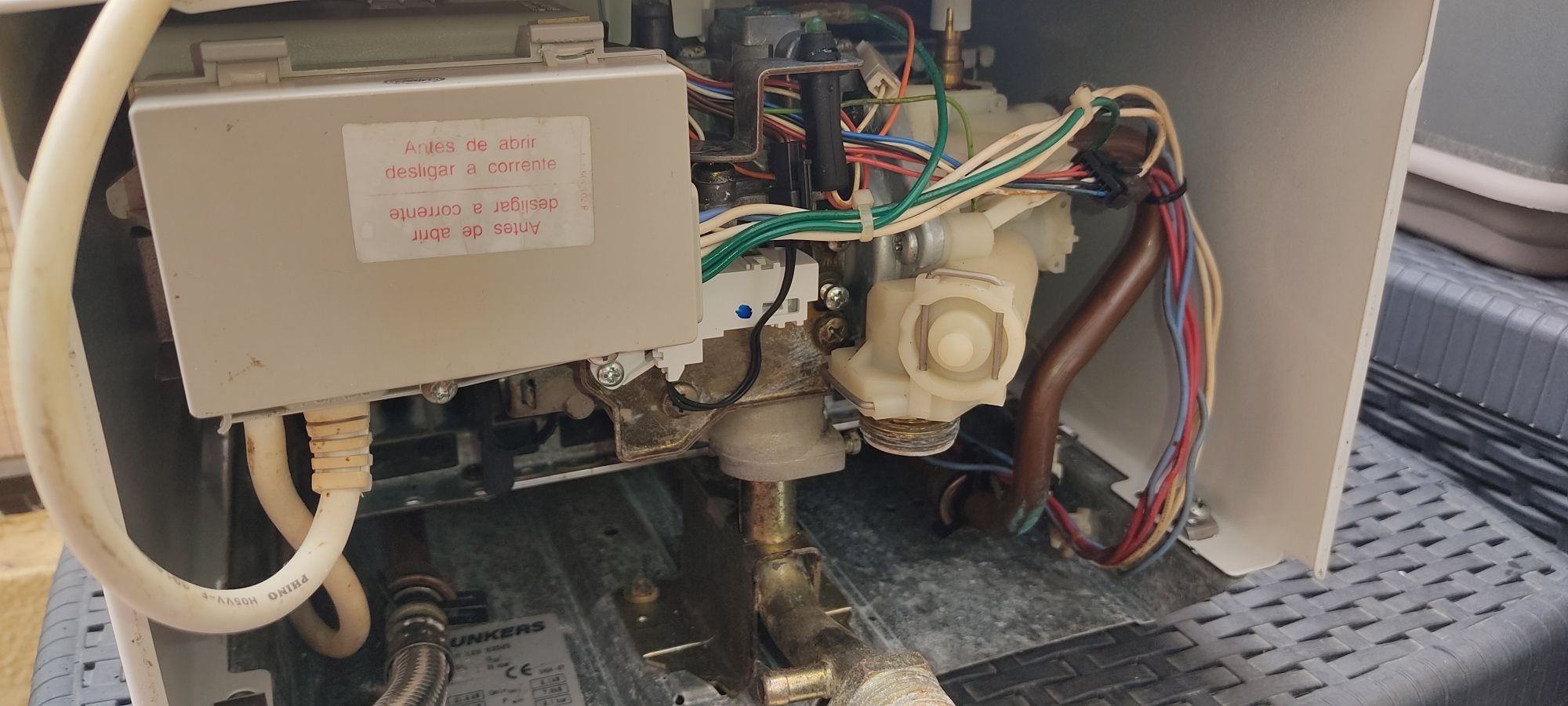 Esquentador Ventilado Junkers (com avaria erro E4)