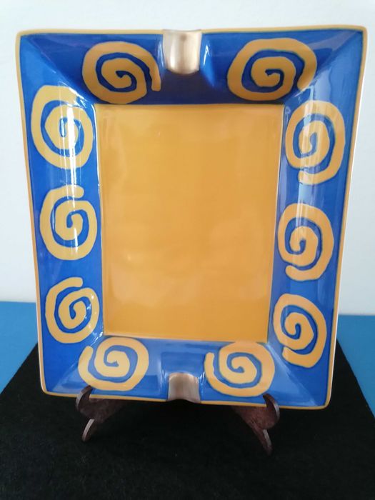 Cinzeiro retangular em loiça Limoges, França.
Collection L`ETHNIQUE