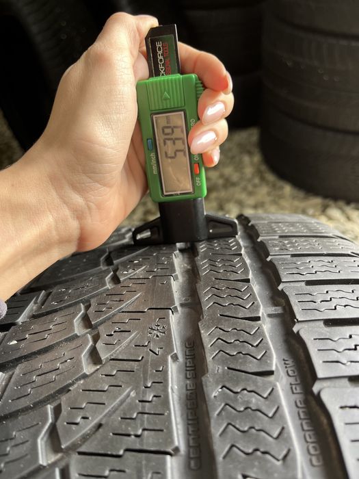 245/40 R19 2 шт. Nokian