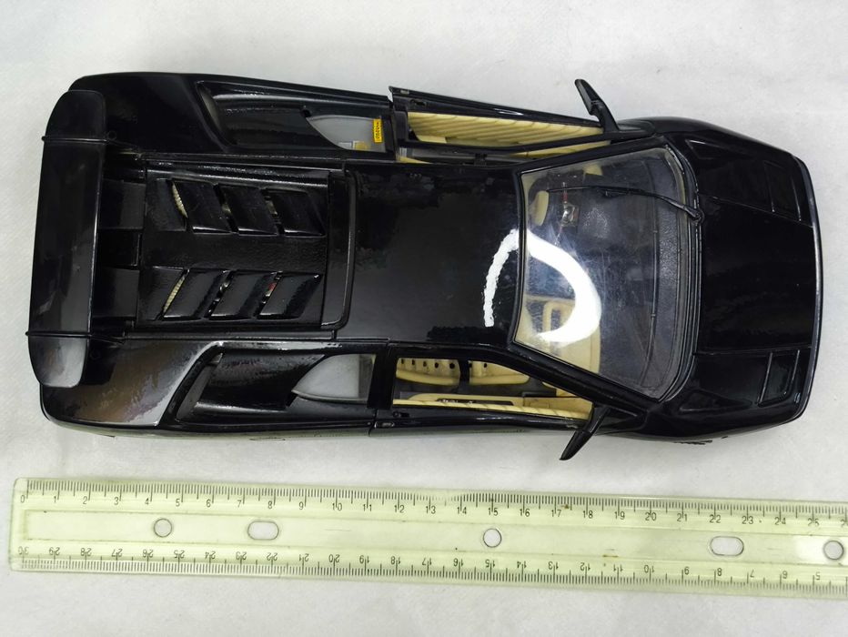 Модель Lamborghini Diablo (1990) 1/18 Bburago Italy