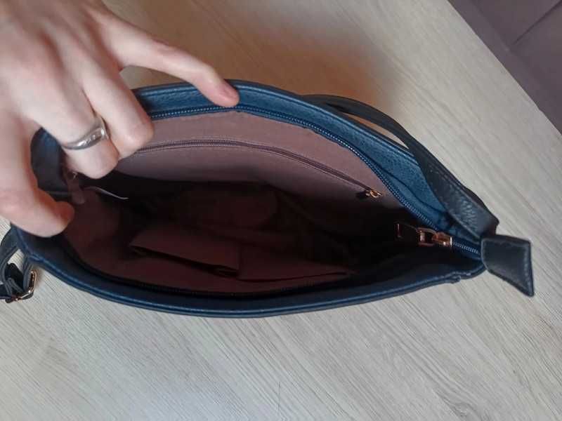 Torebka damska na ramię z regulacją paska