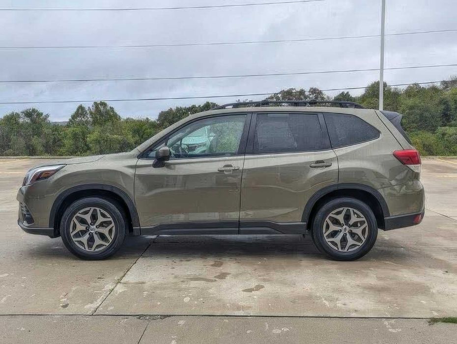 Subaru Forester Premium Crossover      2024