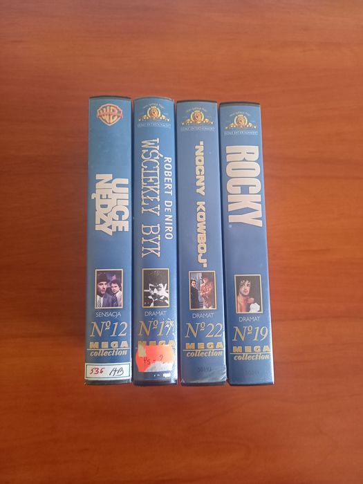 4 kasety VHS z serii Mega Collection w tym Rocky