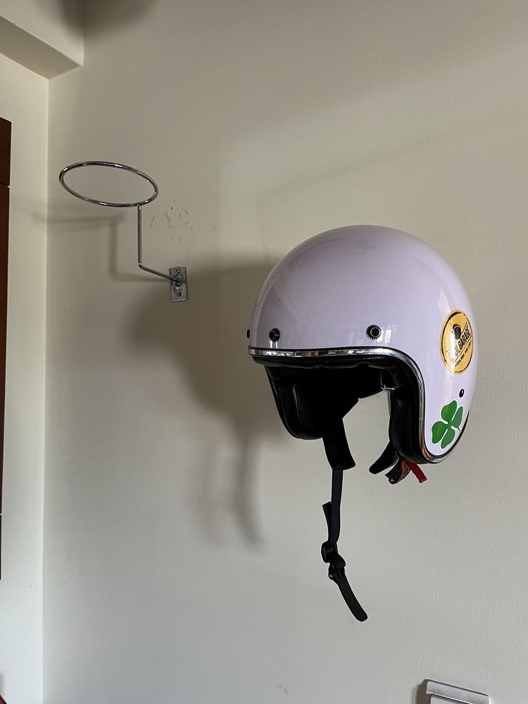 Suportes de parede para capacete