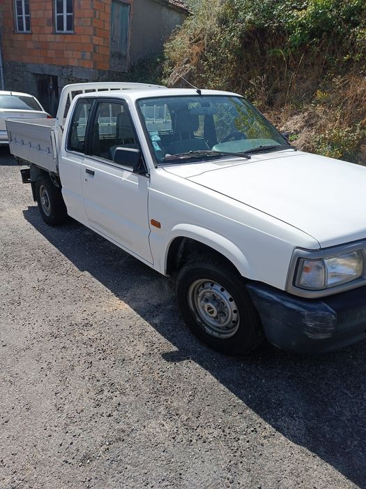 Mazda B2500 usada