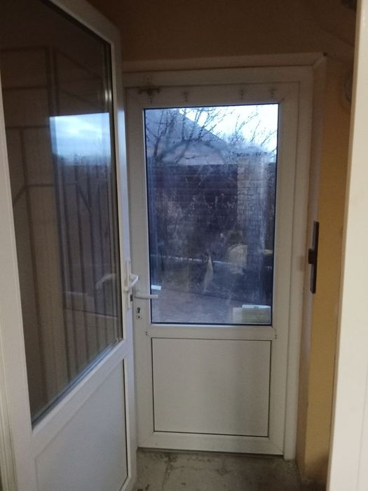 Вхідні металопластикові двері б/у