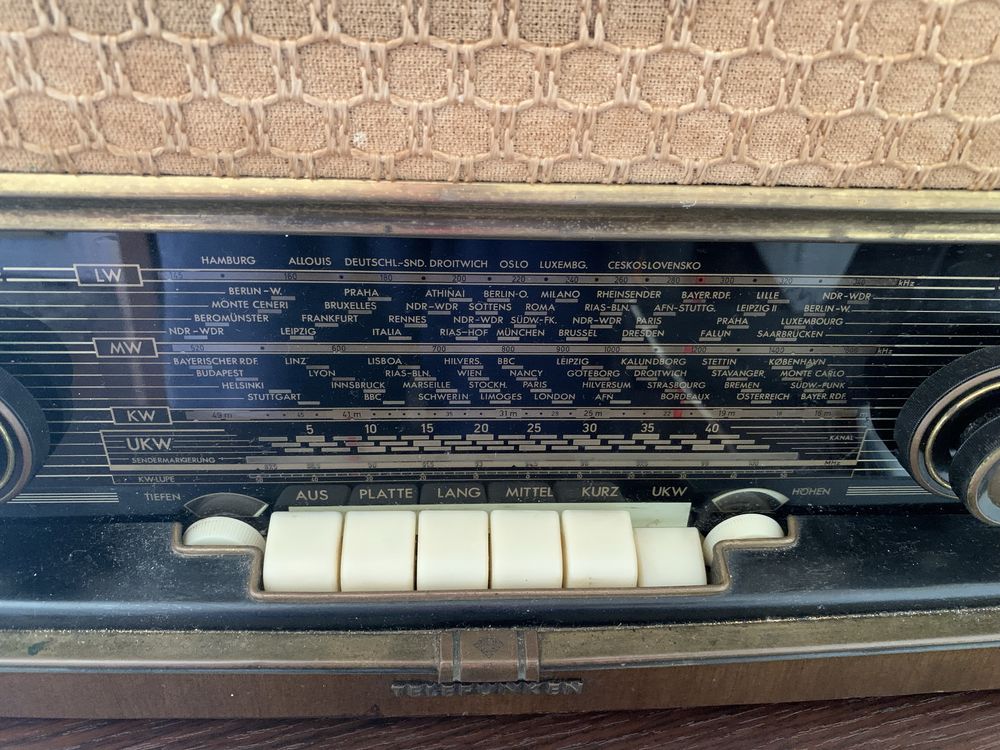 Radio antigo com Fm telefonia vintage a tocar 100%