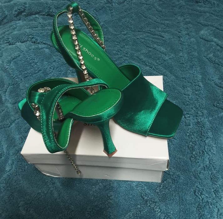 Nowe szpilki buty na obcasie satyna eleganckie butelkowa zieleń srebro