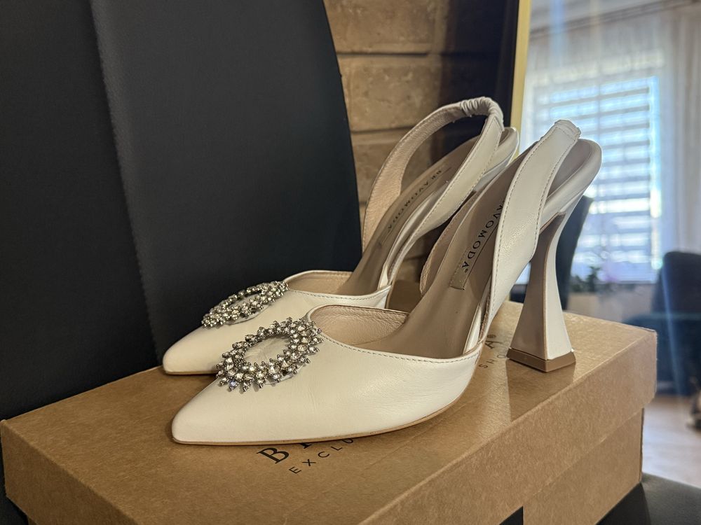 Buty ślubne skórzane białe czółenka ślubne