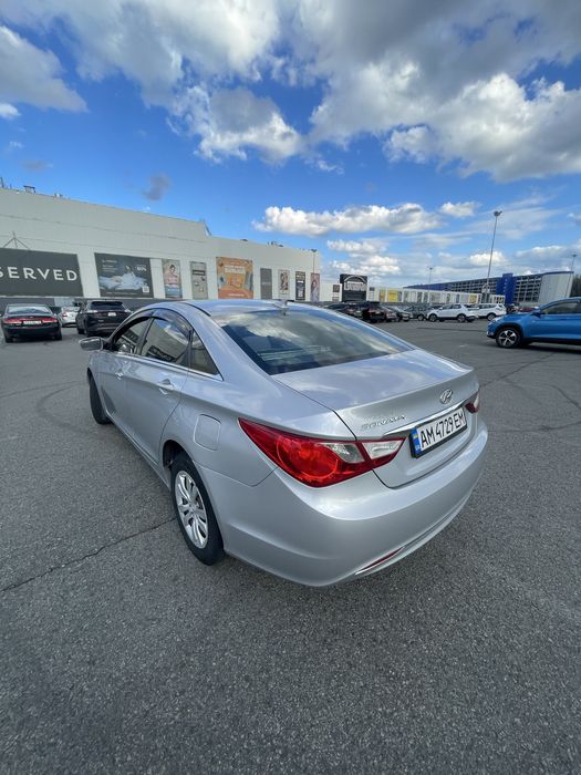 Продаж hyundai sonata 2.4 бензин 2011р