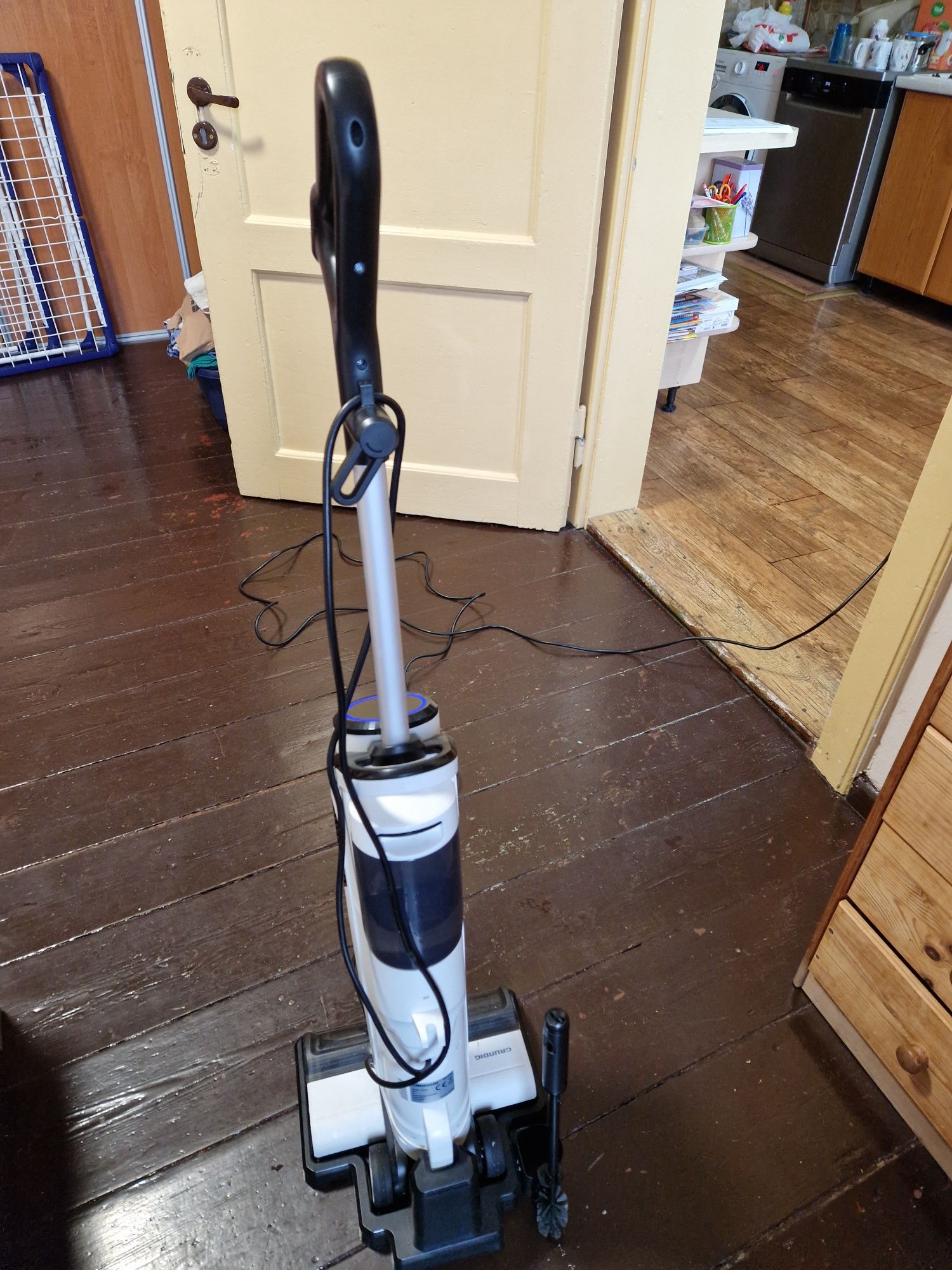 Odkurzacz na sucho i mokro GRUNDIG VCW 4270 L