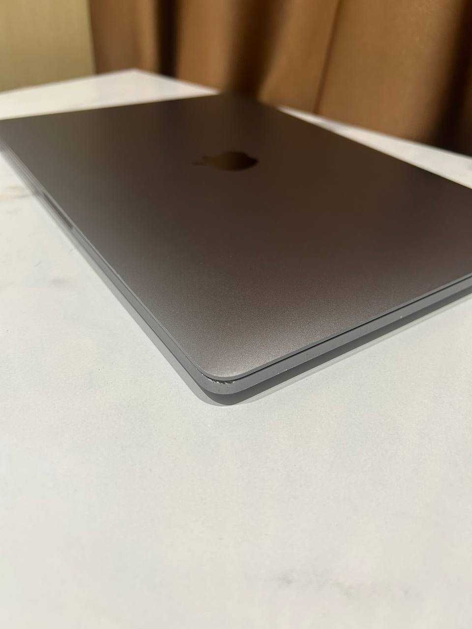 Макбук Apple MacBook Pro 13”, 2020р., і5, SSD 250gb, 8gb ОЗУ.