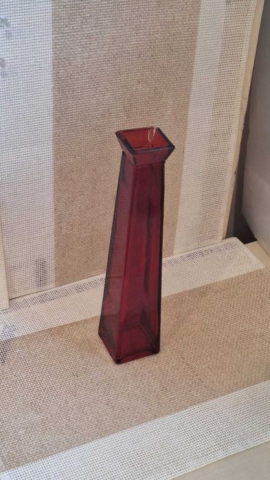 Flakon / Wazon wysoki 28,5 cm - forma kanciastej butelki Vintage bordo