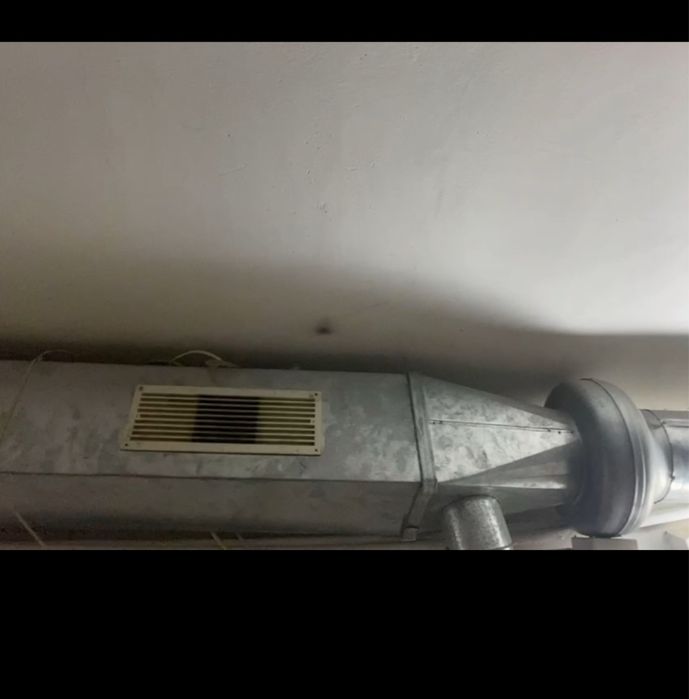 Потужне захищене підвальне приміщення (110 м²) ; вентиляція; санвузол;