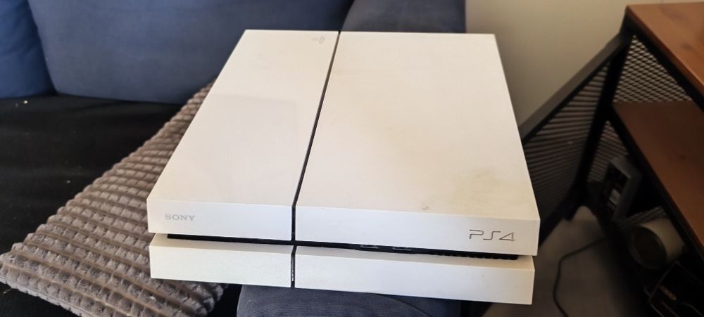 Play Station 4 1T 2 pady 6 gier Biała