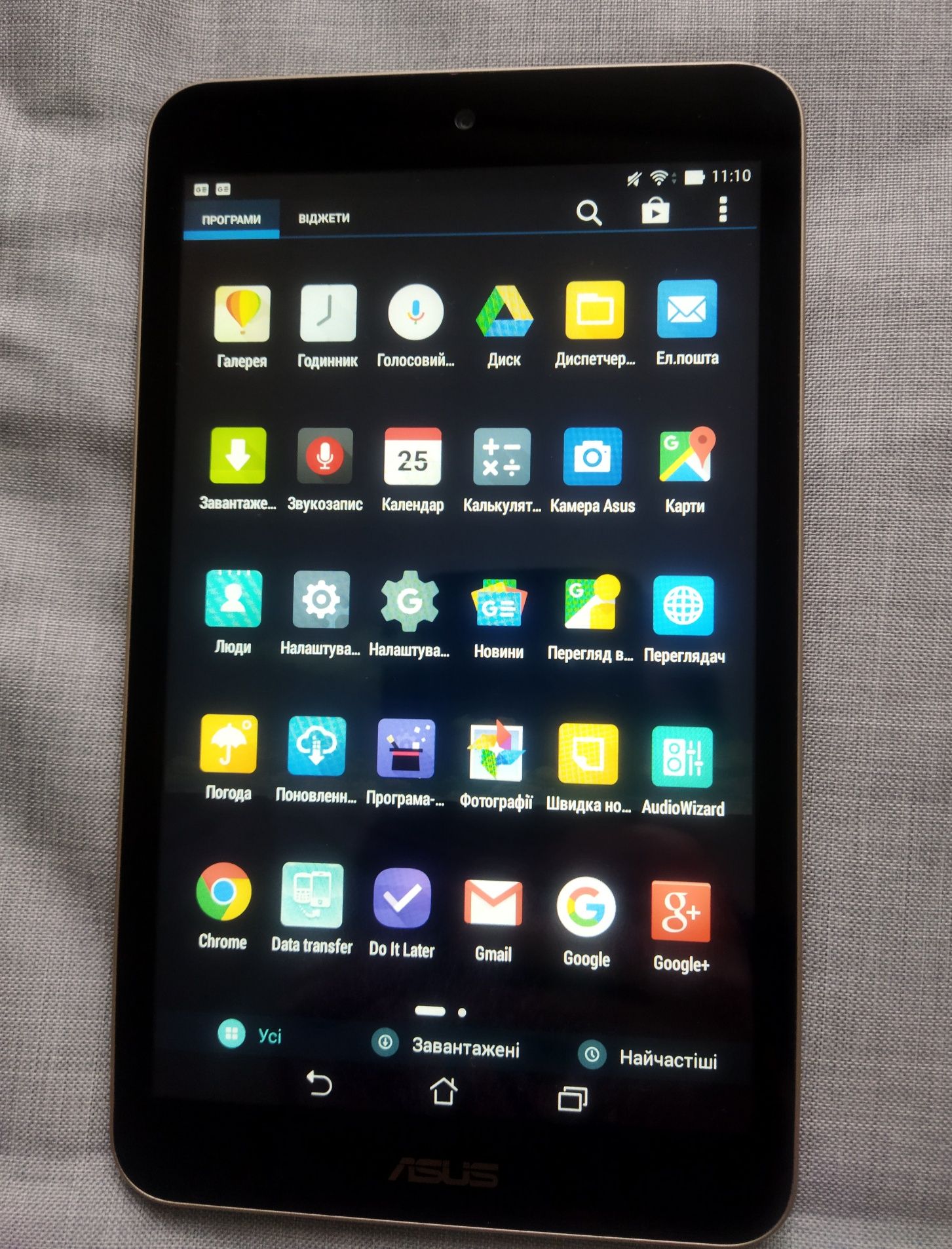Планшет Asus 8 дюймів ,32гб пам'ять.