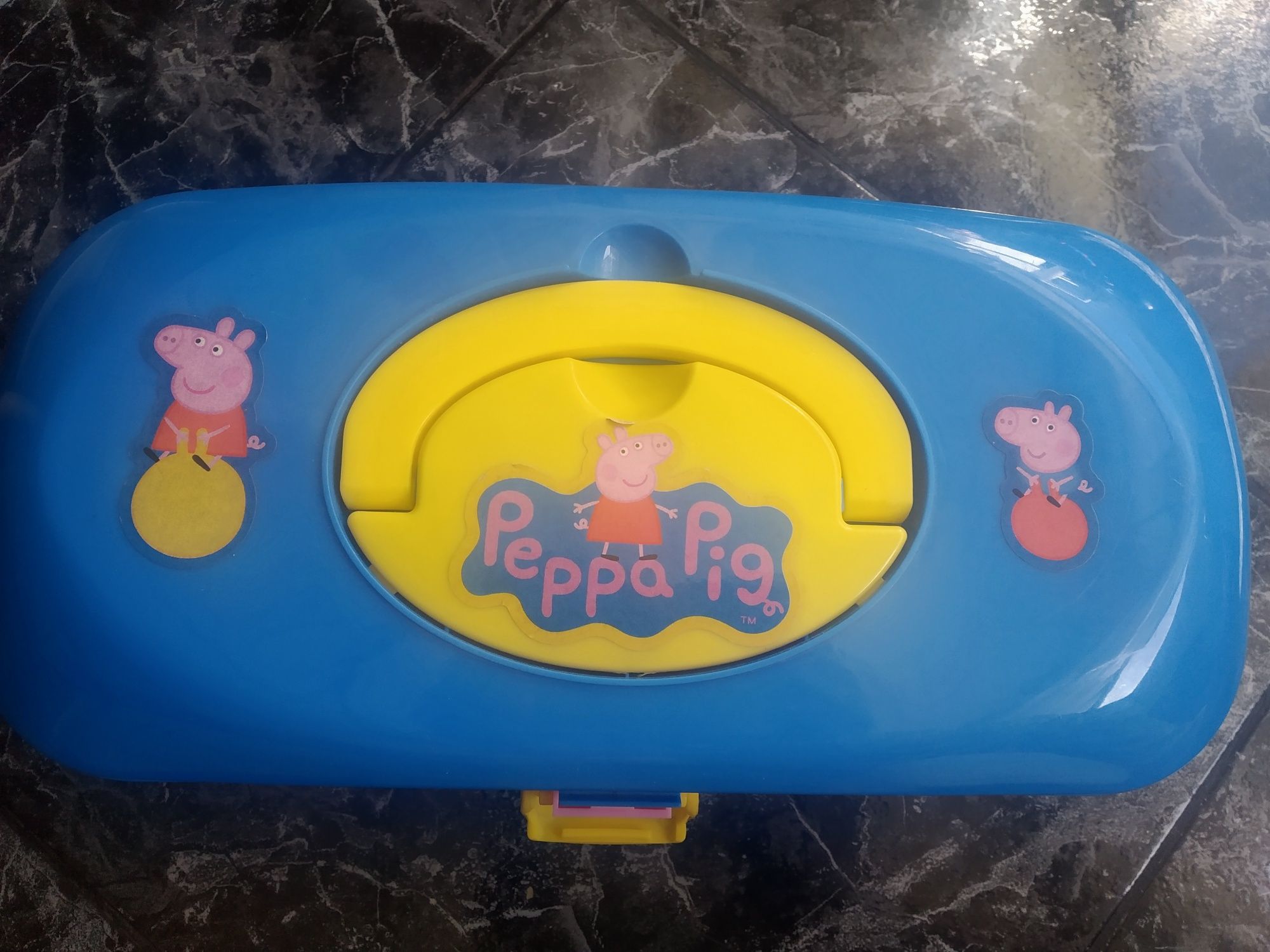 Oferta Portes | Maleta usada com brinquedos vários Porquinha Peppa